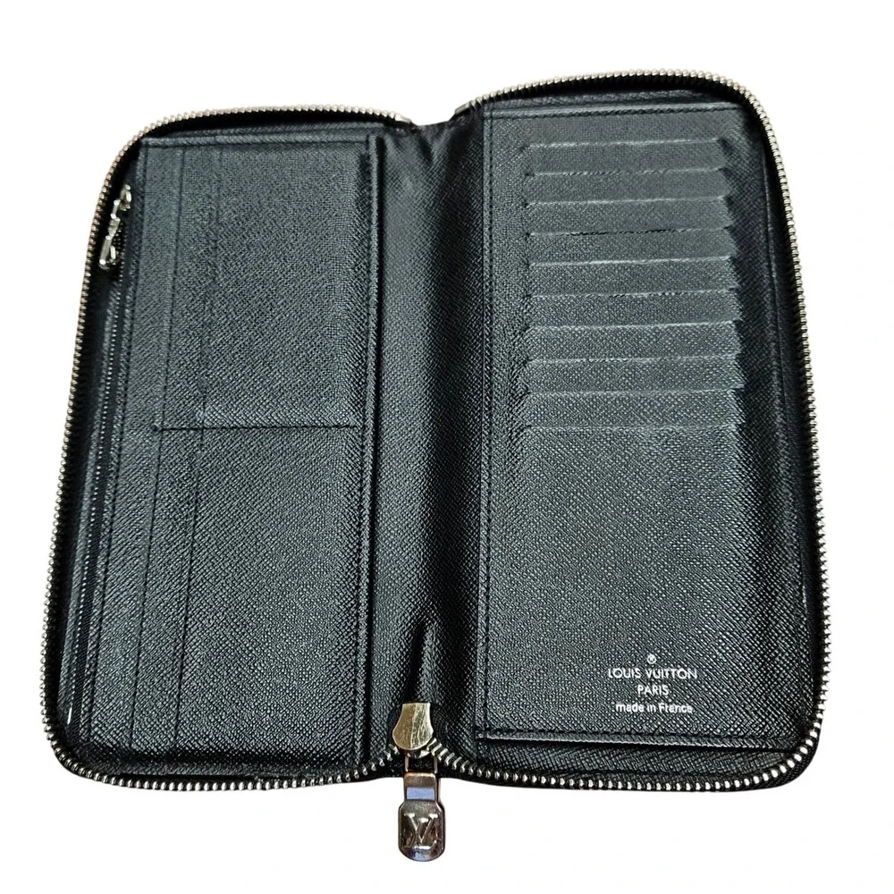 Louis Vuitton Taiga Zippy Organizer NM Black Wallet 2021 France LM0261 READ - Picture 6 of 14
